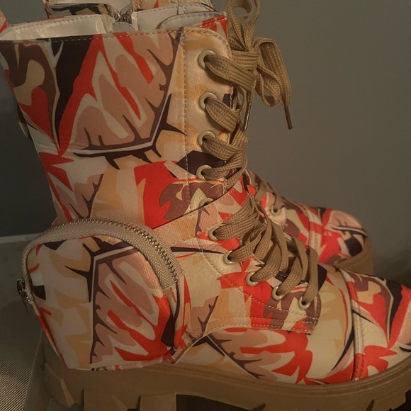 Cape Robbin Monalisa Combat Boots for Women with Side Zipper and Pouch - Picture 3 of 7